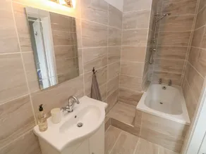 Castle at The Hideaway - Bathroom