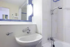 The Crossway Hotel, Coventry South, Part of the AG Collection - Bathroom