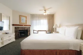 The Monarch Resort - Chambre