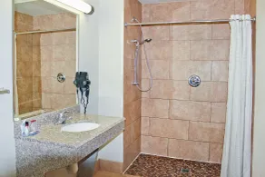 Palacio Royale Houston NW at Beltway 8 - Bathroom