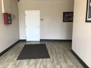 2 Bed 2 Bath in Studio City - Entréinterör