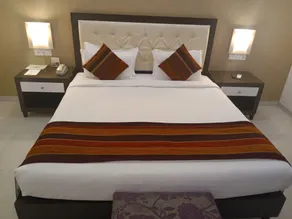 Aarohi Starz Club - Room