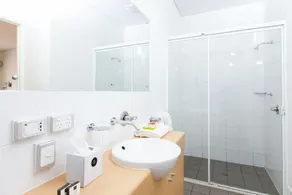 Majestic Oasis Apartments - Badezimmer