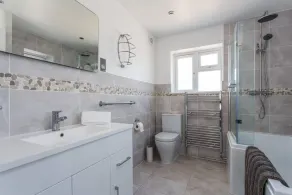 Mayfayre - Bathroom
