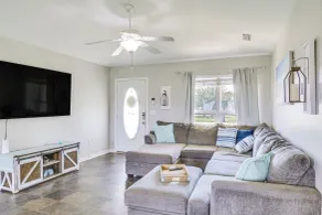 Near Gulf Shores Beaches! Summerdale Home w/ Yard - Interiör