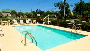 Days Inn & Suites by Wyndham Savannah Midtown - Pool
