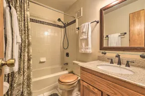 Gemütliches Condo am Vasquez Creek mit kostenlosem Shuttle-Zugang - Badezimmer