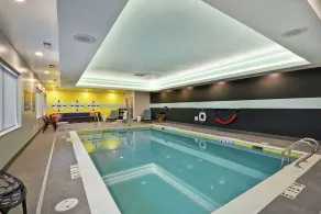 TRU By Hilton Winchester - Piscine