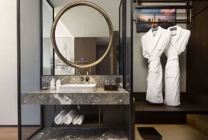 Ramada by Wyndham Qingdao Jiaodong International Airport - Bathroom