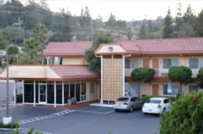Relax Inn And Suites - Borne des arrivées/des départs