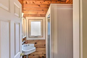 Cozy Lake Champlain Cottage w/ Private Beach! - Interiør