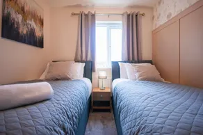 Spacious Luxurious Serviced Accommodation 2 - Zimmer