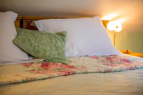 Wesley House Holidays - Choice of 2 Quirky Cottages in 4 private acres - Room