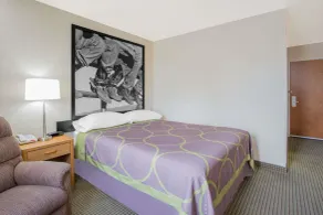 Super 8 by Wyndham Havre - Room