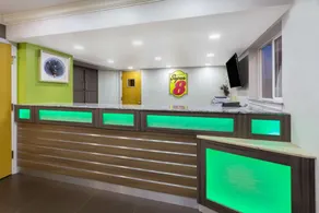Super 8 by Wyndham Fortuna - Hall