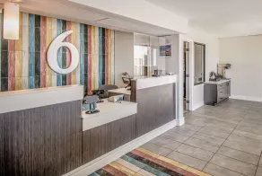 Motel 6-Elko, NV - Hall