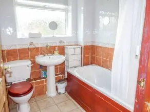 Chapel Cottage - Bathroom