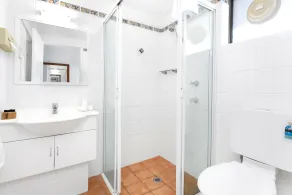 Peninsula Nelson Bay Motel and Serviced Apartments - Bathroom