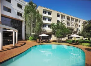 Garden Court Eastgate - Outdoor pool