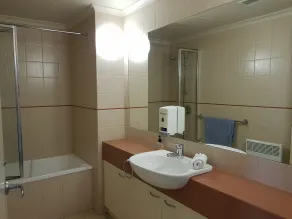 Elkhorn 9 - Bathroom