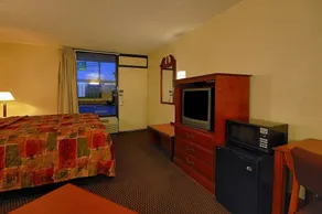 Super 6 Inn & Suites - Room