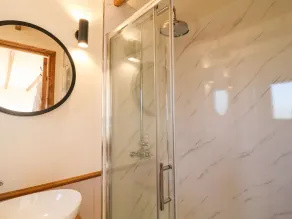 Buzzards - Bathroom