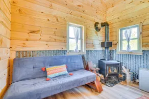'fins & Flowers' Off-grid Cabin w/ Trout Fishing! - Interiør