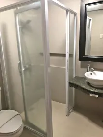 Royale Tagaytay B&B - Baño