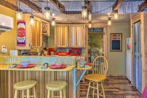 'the Country Cottage in Union Mills w/ Porch! - Innvendig
