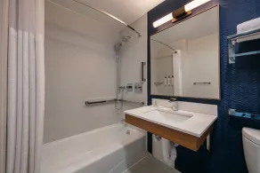 Fairfield Inn by Marriott New York JFK Airport - Salle de bain