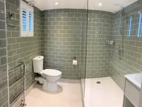 Ferryman`s Cottage at The Beetle & Wedge - Bathroom