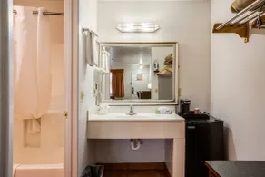 Sandia Peak Inn Old Town ABQ, a Howard Johnson by Wyndham - Salle de bain