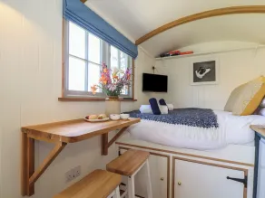 Bosulla Shepherds Hut - Room