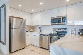 Hale Mahina B403- Beautiful 2 bedroom oceanfront condo, private beach, farmers market, and more - Cuisine privée