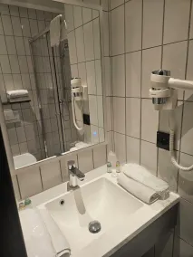 Orange Parkway Hotel - Bathroom