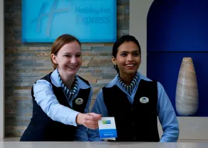 Holiday Inn Express Dubai Airport by IHG - Recepción