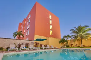 City Junior Cancún - Piscina