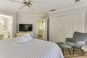 Hilton Head Island Condo w/ Deck < 1 Mi to Beaches - Intérieur
