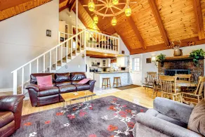 3BR Dog-friendly Lake Home w/ Dock & Fire Pit - Innenbereich