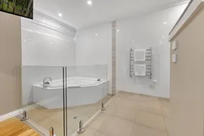 Wrenfield Cottages - Bathroom