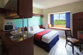 Microtel by Wyndham Eagle Ridge - Room