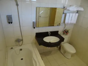 Wuzhou Hotel - Bathroom