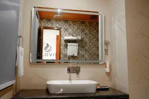 Clovis Hotel & Restaurant - Bathroom