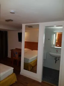 Hotel Krone UG - Quarto