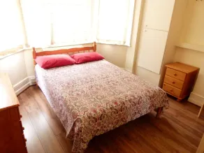SS Property Hub - Family Apartment Barons Court - Værelse