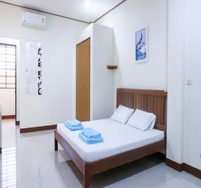 Capital O 75521 Sang Siri Apartment - Rom