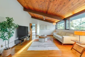 Trail Access On-site: Gorgeous MCM Deck House! - Interiör