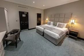 The Crescent Hyde Park - Room