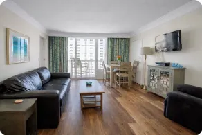 Oceanfront Condo at Daytona beach  - Wohnzimmer