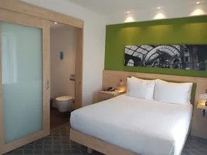 Hampton by Hilton Antwerp Central Station - Room